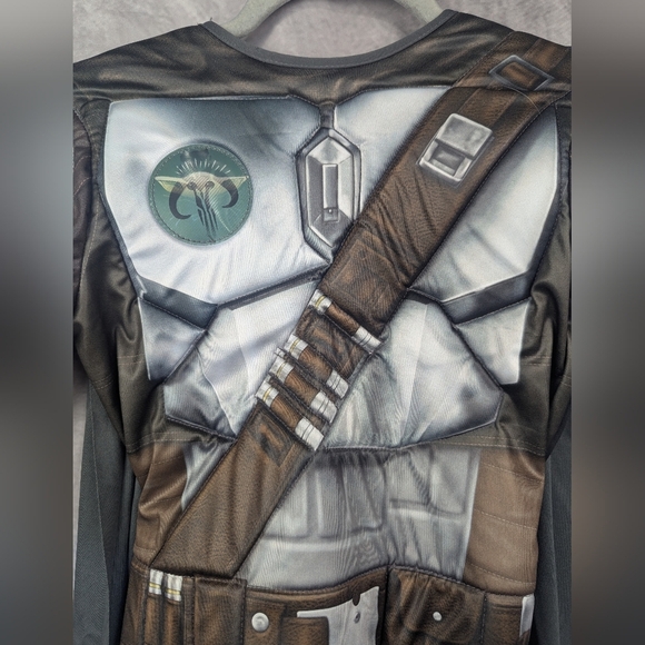 Star Wars Mandalorian Size Medium Costume With Cape In Great Condition - Picture 2 of 10